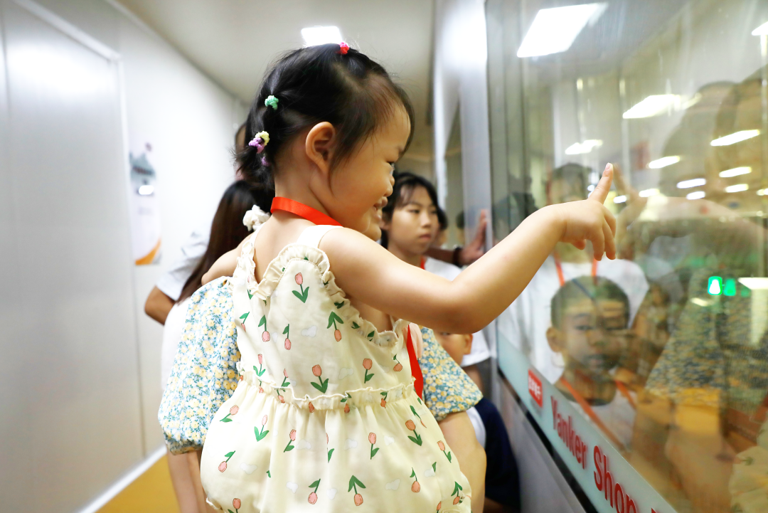 萌娃探班！2025鹽津鋪子員工家人開放日活動正式舉行